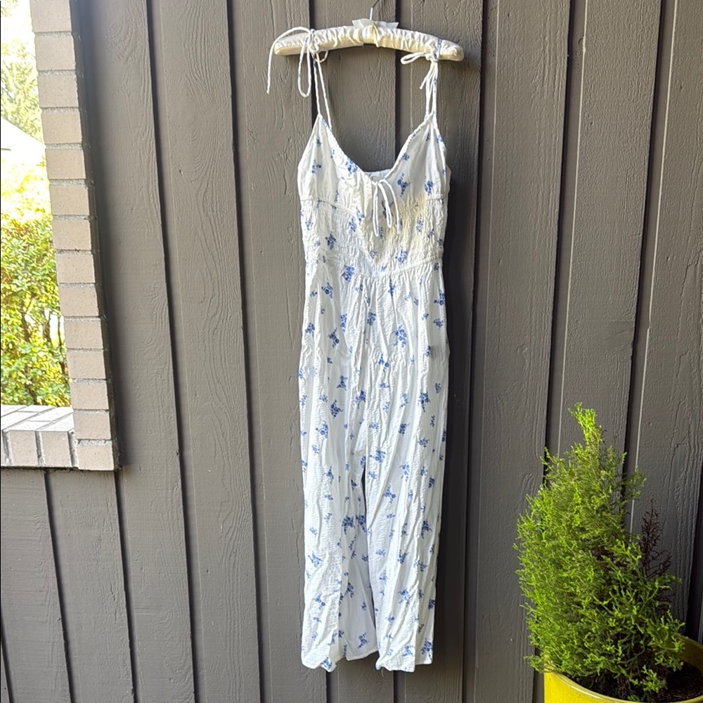 Floral White and Blue H&M jumper size Large NWT